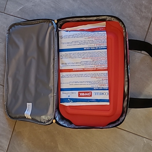 - Never used pyrex casserole dish with carrying case. - Picture 1 of 3